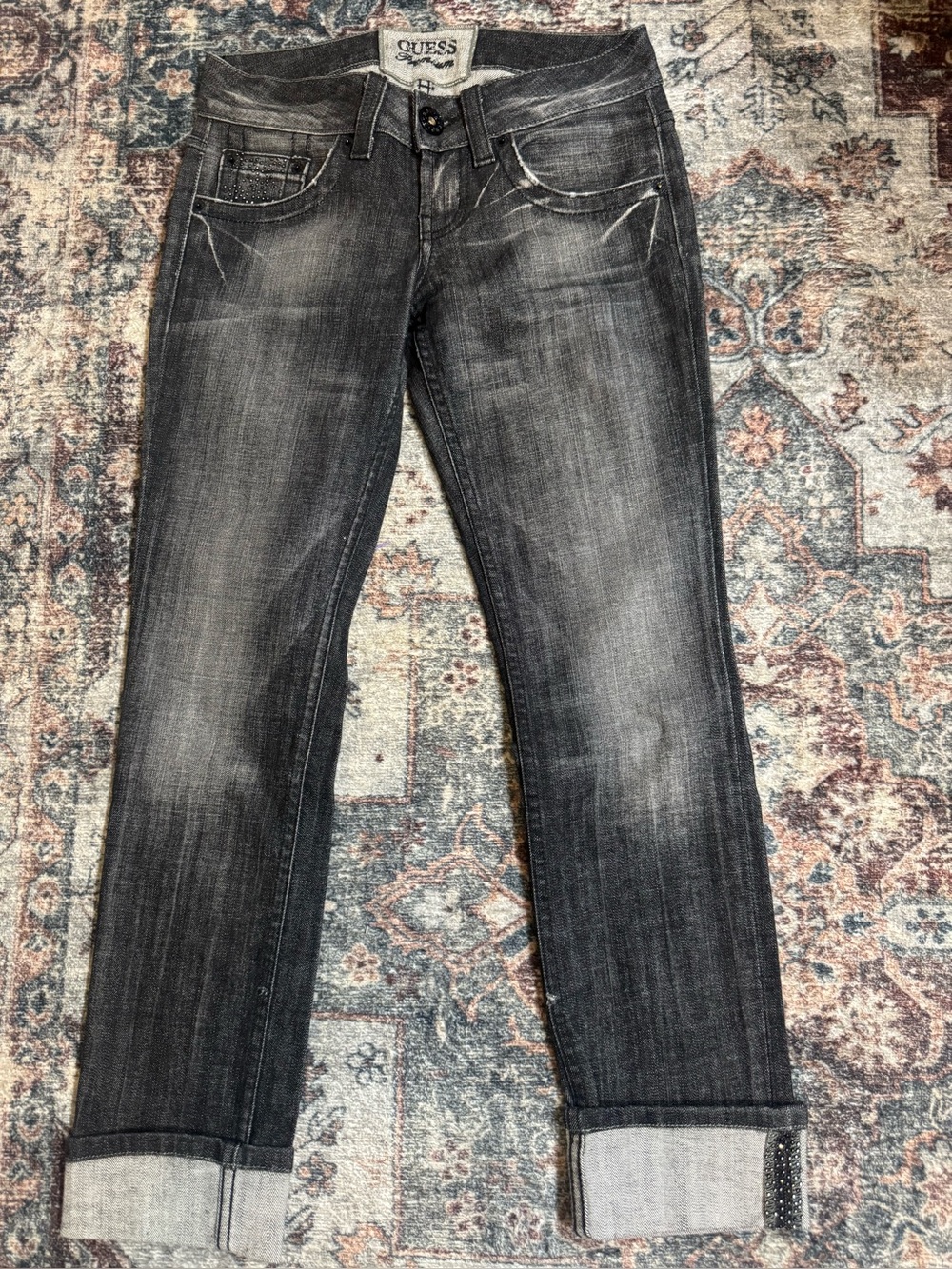 GUESS womans Faded Black Slim Straight Jeans